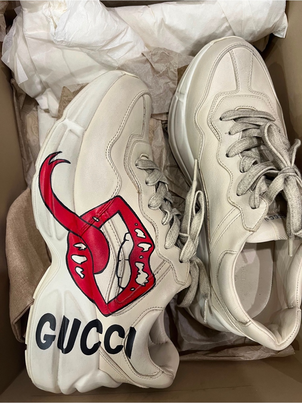 Gucci Cream Leather Sneakers with Red Lip Graphic Black Logo
